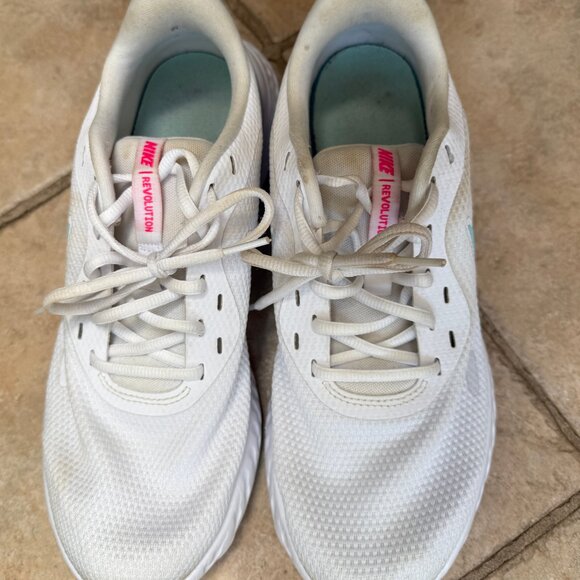 Nike Women's Revolution Sneaker - Size 11 - Picture 9 of 11